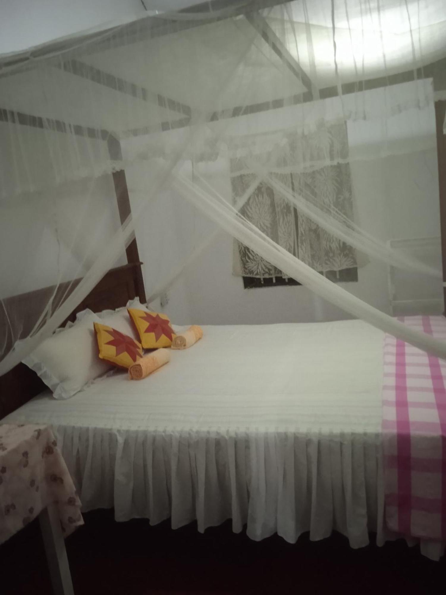 Sanaya Homestay تانجالي الغرفة الصورة