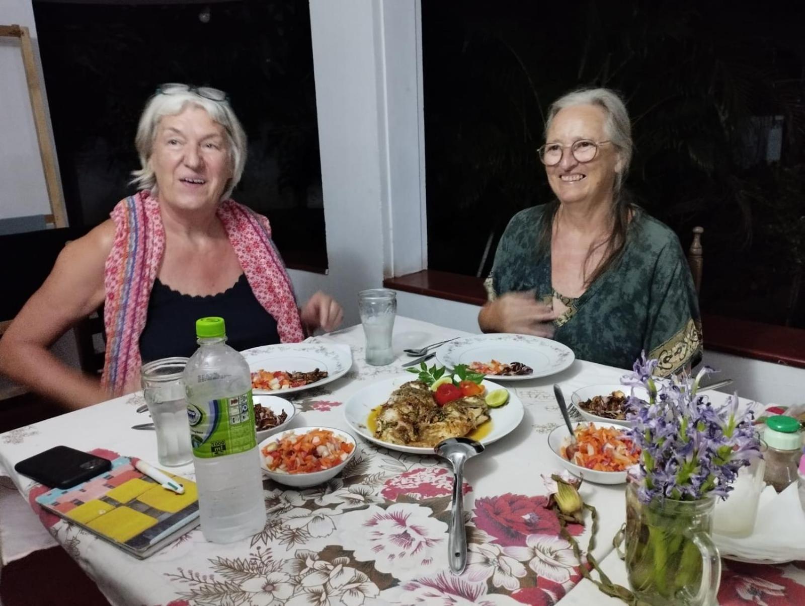 Sanaya Homestay تانجالي الغرفة الصورة
