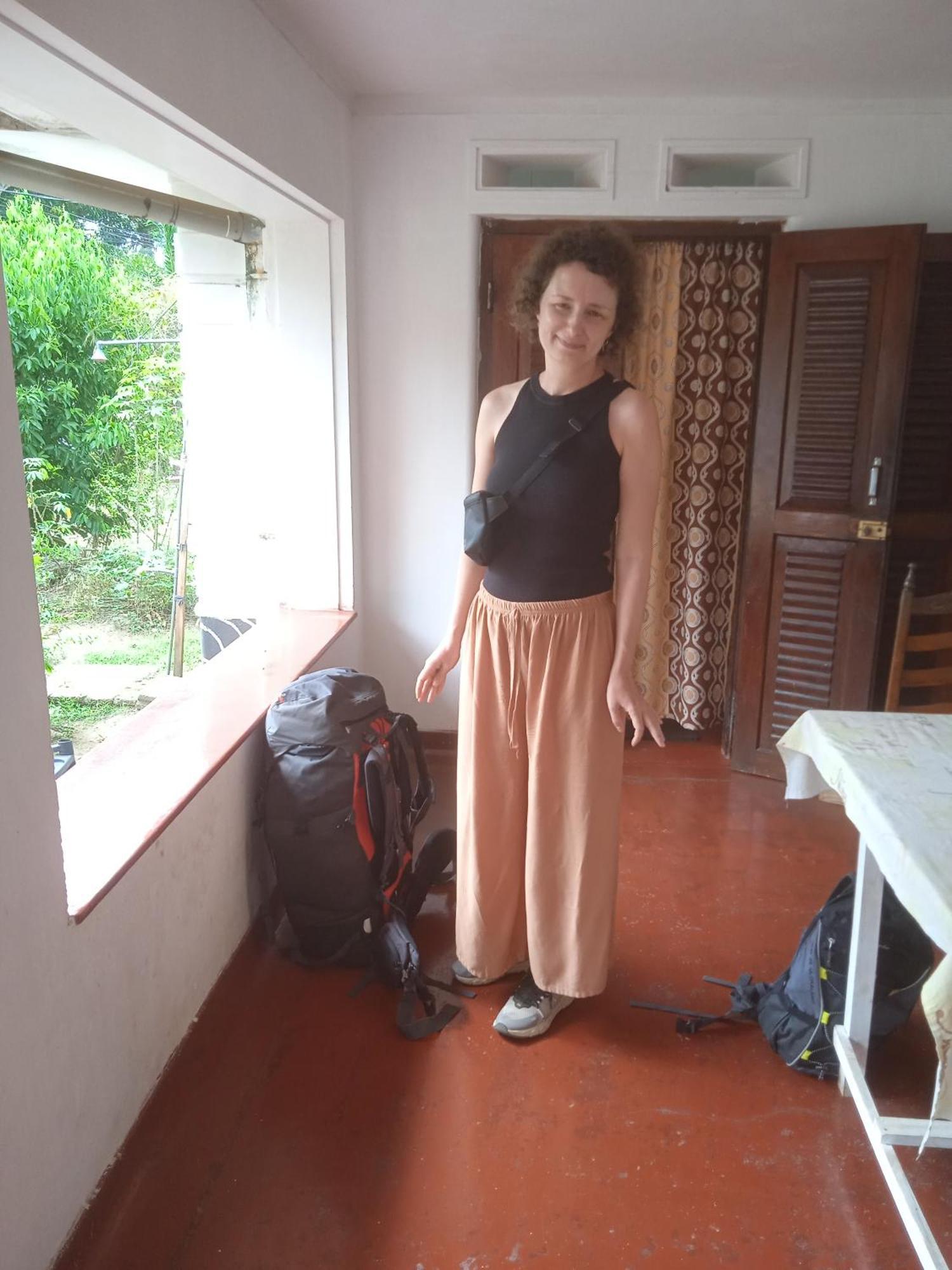 Sanaya Homestay تانجالي الغرفة الصورة