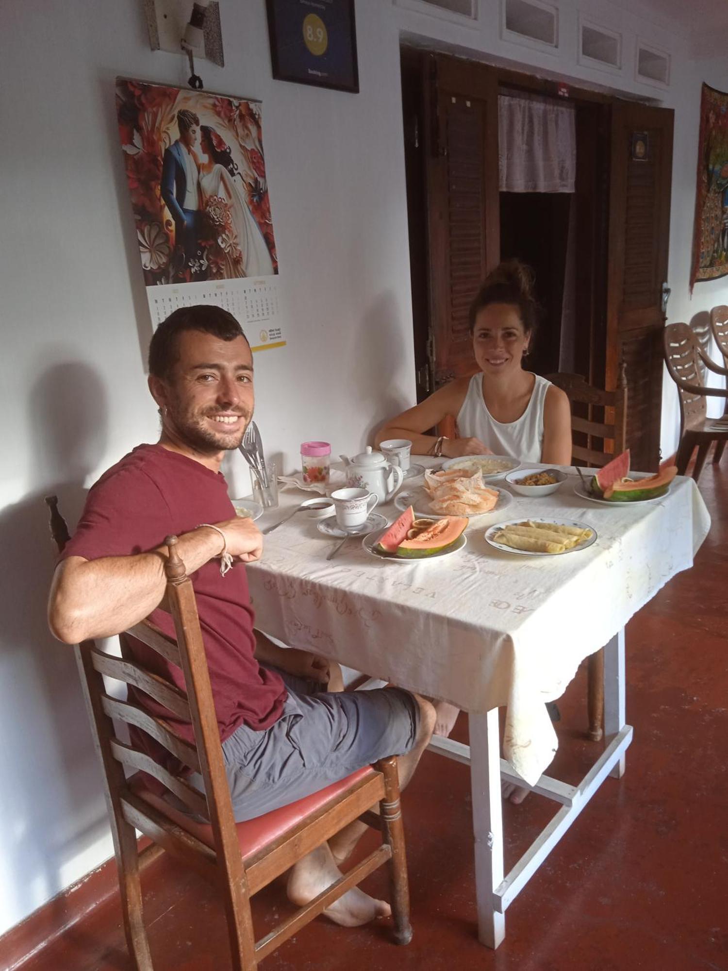 Sanaya Homestay تانجالي الغرفة الصورة