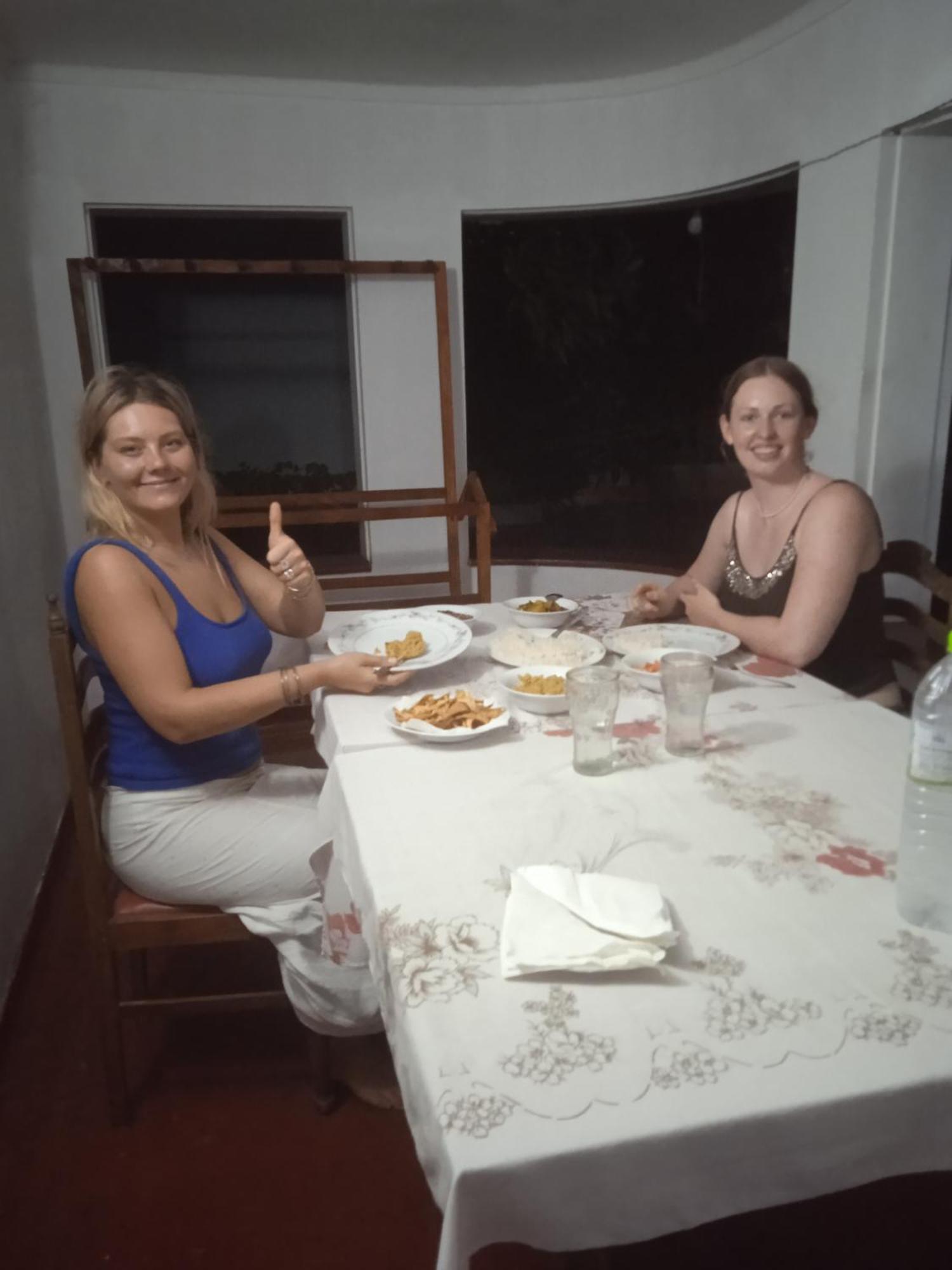 Sanaya Homestay تانجالي الغرفة الصورة