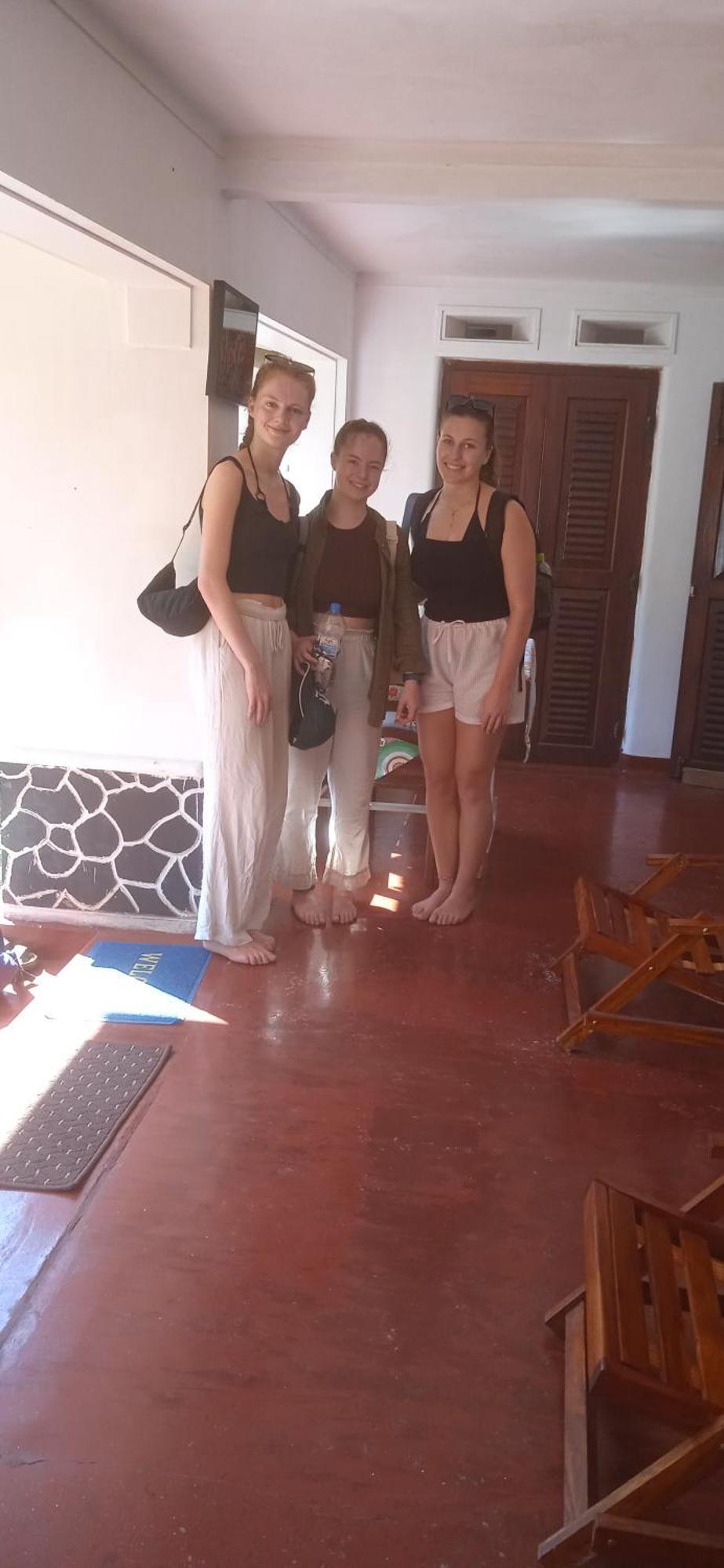 Sanaya Homestay تانجالي الغرفة الصورة